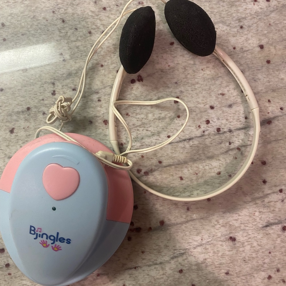 Baby d(o)ppler. Listen to baby’s heart b e a t.